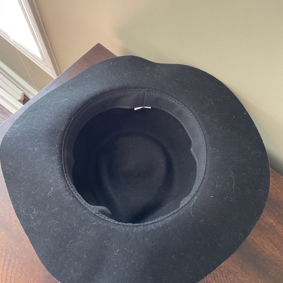 NWOT Cowboy Hat Black w/ Gold Chain Accent - Picture 4 of 4